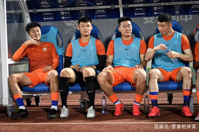 AC米兰外租球员里奇的女友是一位美女主播，颜值与身材如何评价？